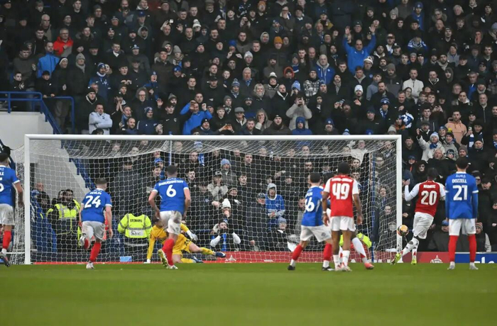 天天盈球下载-阿什顿批马杜埃凯点球失误，称其聪明反被聪明误|迪恩-阿什顿|朴茨茅斯|射门|枪手|阿森纳_新浪体育_新浪新闻